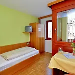 Bildungshaus Schloss Krastowitz Hotel