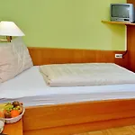 Hotel Bildungshaus Schloss Krastowitz *