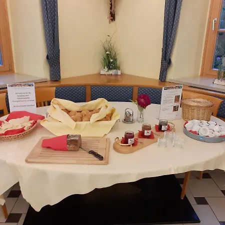 מלון Bildungshaus Schloss Krastowitz קלגנפורט